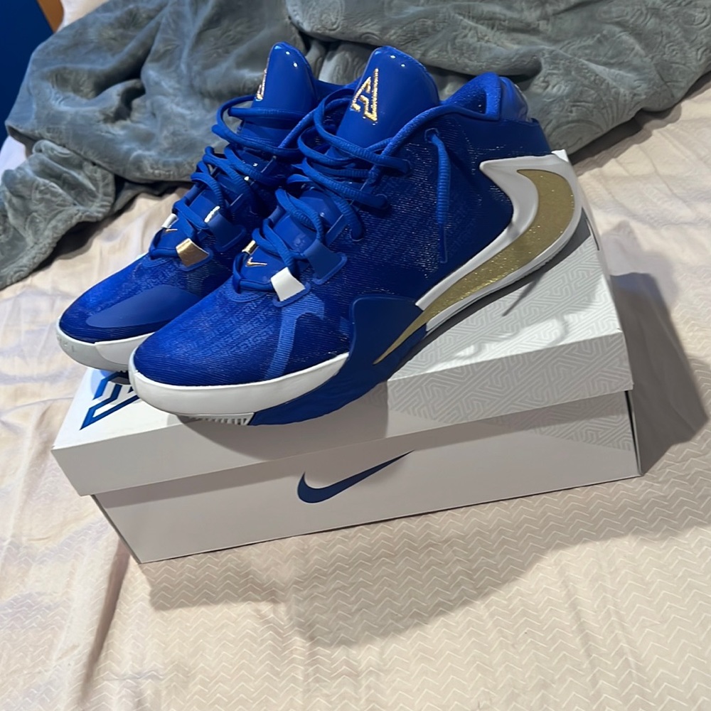 Zoom freak 1 (Greece)